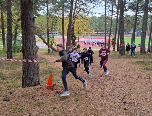 Limbažu jaunieši sacenšas Rudens krosā – enerģija un sports vienuviet!