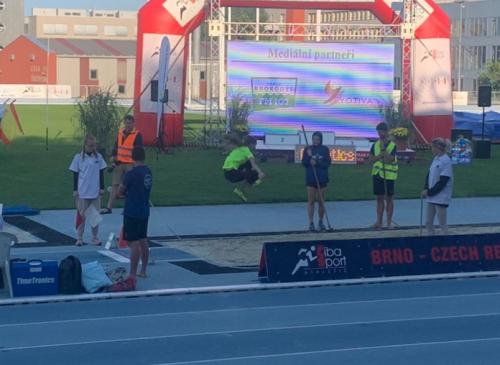 00fcff70-74ed-4bdc-9e0e-79a10b7fa879