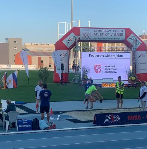 9ec302c6-6d16-4396-843b-1304804c5713