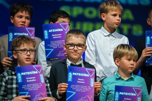 194049decembris-10-2025