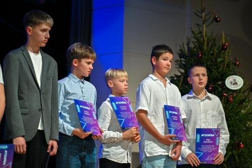 194057decembris-10-2025