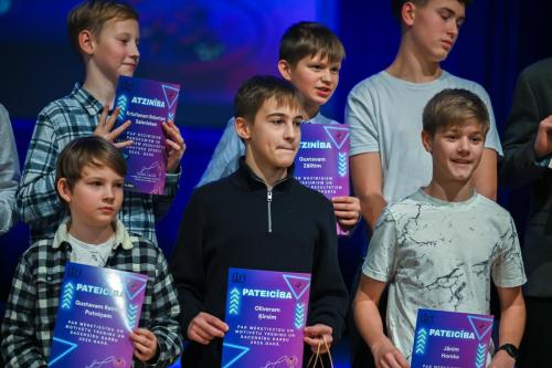 194244decembris-10-2025