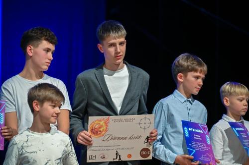 194247decembris-10-2025