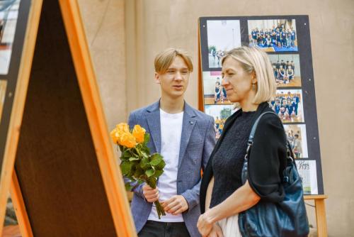 124239junijs-12-2024