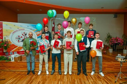 132020junijs-11-2025