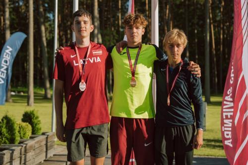 8jbwulcumuqfhowss17l-1