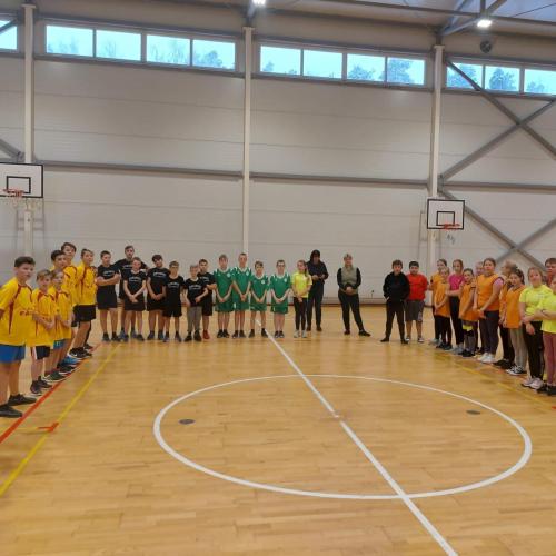 Skolu sporta sacensības Tautas bumbā 06.12.2022