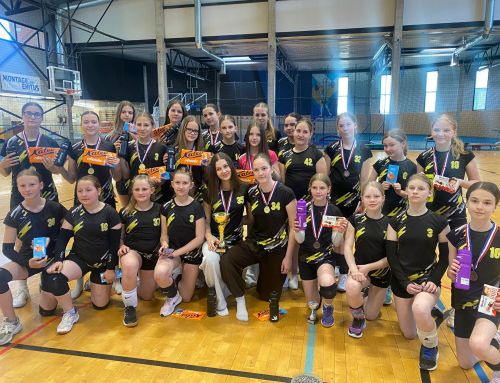 Starptautisko sacensību maratonu Valgā sporta skolas volejbolistes noslēdz ar kausiem
