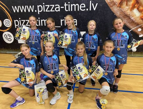 Entuziastu volejbola līgā lielisks starts U-12 grupas meitenēm