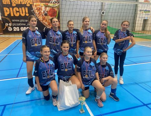 U-13 volejbolistes Entuziastu volejbolā līgā izcīna bronzu