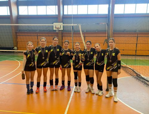 Pārliecinoša spēle un spraiga finālcīņa “Cēsu kausā” U13 volejbolistēm atnes sudrabu