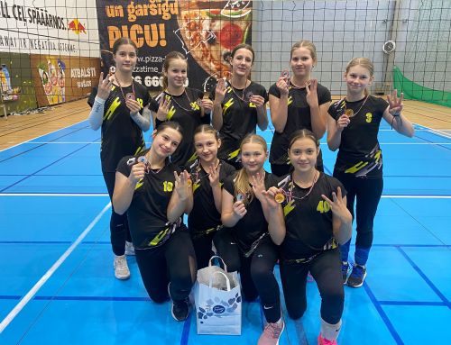 Ar raksturu un cīņassparu Limbažu U-13 volejbolistes izcīna bronzas medaļas EVL