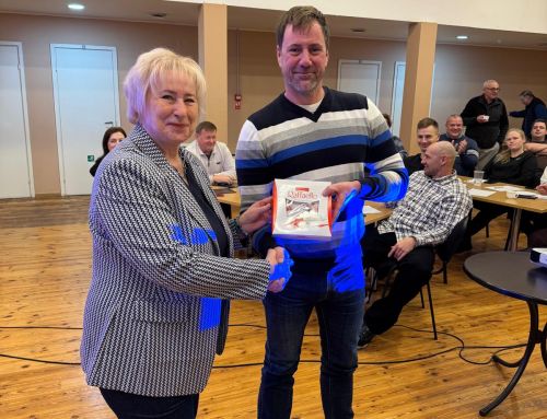 Sporta skolas kolektīvs asina prātu gada nogales viktorīnā