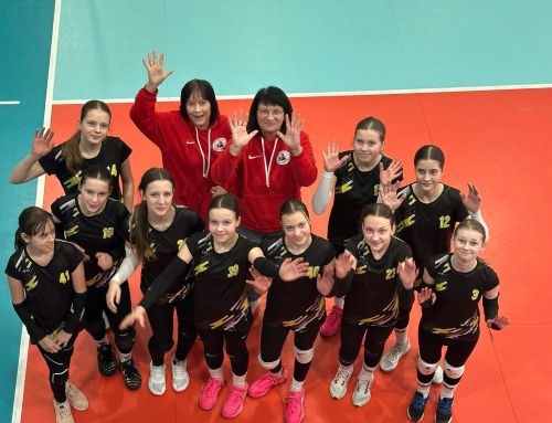 Spraigas spēles Latvijas Jaunatnes čempionātā piedzīvo U13 volejbolistes